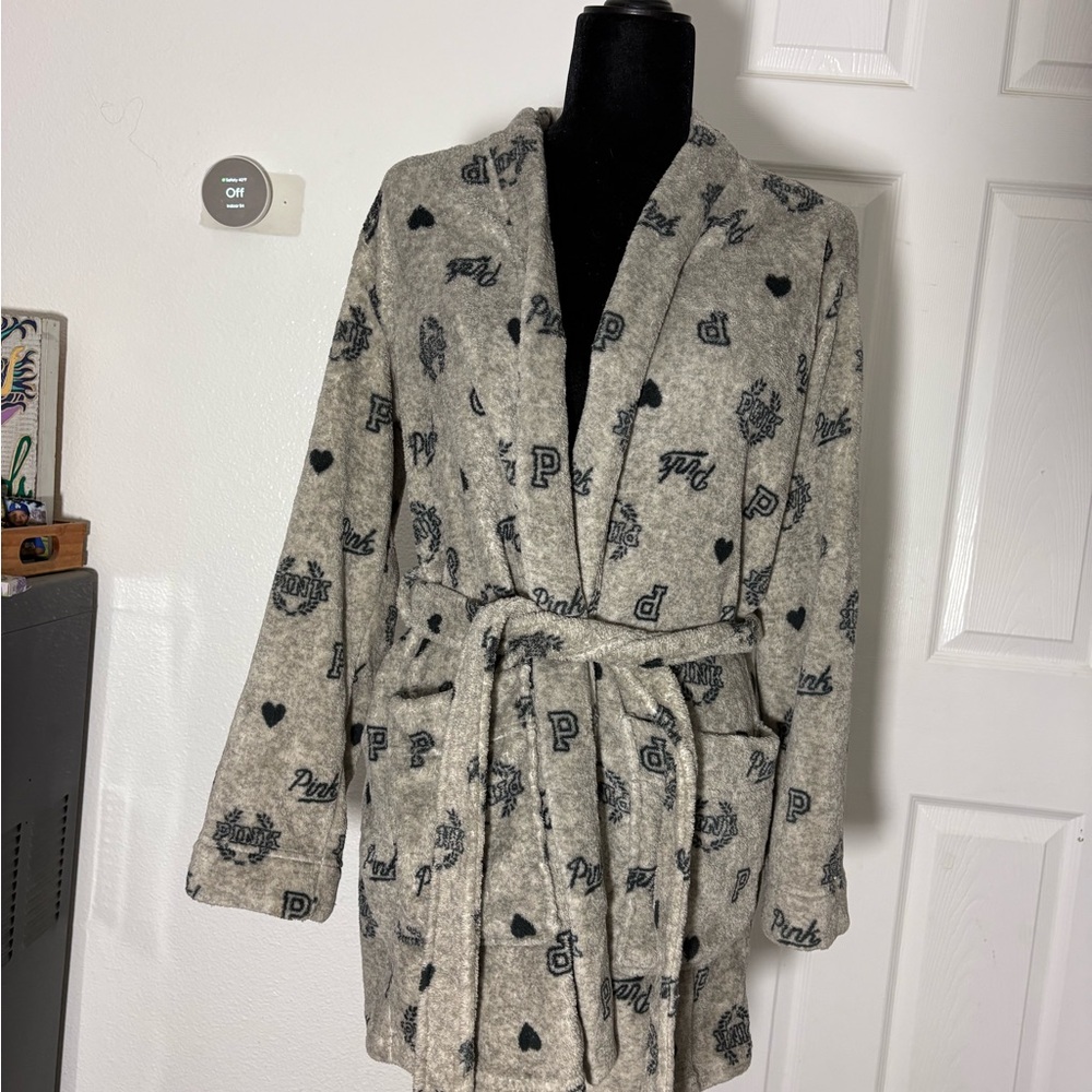 PINK Victoria's Secret Gray Heart Print Robe